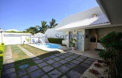 Imagem: A casa em condomínio possui 4 Dormitórios, 4 Banheiros e 267m²