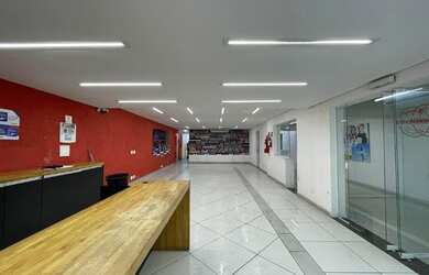 Imagem: O depósito possui 3 Vagas na garagem e 500m² de Área e está