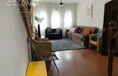 Imagem: A casa possui 3 Dormitórios, 4 Banheiros, 2 Vagas na garagem