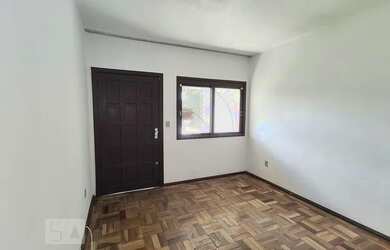 Imagem: A casa possui 2 Dormitórios, 1 Banheiro, 1 Vaga na garagem