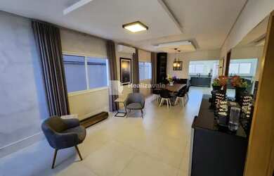 Imagem: A casa possui 4 Dormitórios, 5 Banheiros, 2 Vagas na garagem