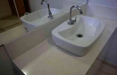 Imagem: A casa possui 3 Dormitórios, 1 Banheiro, 1 Vaga na garagem