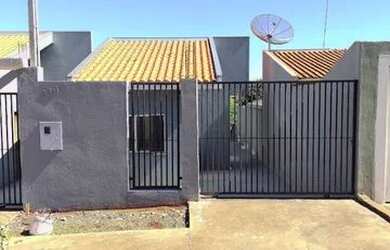 Imagem: A casa possui 2 Dormitórios, 1 Banheiro, 1 Vaga na garagem