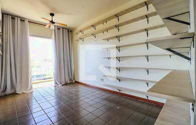 Imagem: O apartamento possui 1 Dormitório, 1 Banheiro, 2 Vagas na garagem