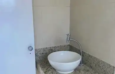 Imagem: O apartamento possui 3 Dormitórios, 2 Banheiros, 2 Vagas na