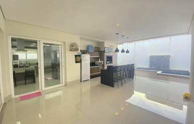 Imagem: A casa em condomínio possui 3 Dormitórios, 5 Banheiros, 4