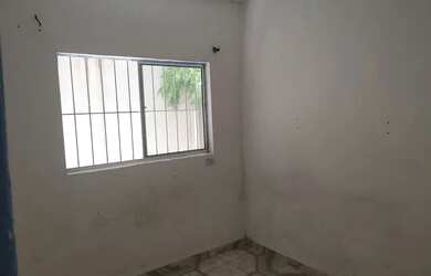 Imagem: A casa possui 3 Dormitórios, 1 Banheiro e está localizado