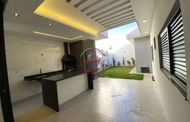 Imagem: A casa possui 3 Dormitórios, 3 Banheiros, 4 Vagas na garagem