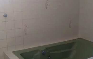 Imagem: A casa possui 2 Dormitórios, 2 Banheiros, 2 Vagas na garagem