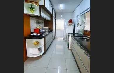 Imagem: A casa em condomínio possui 3 Dormitórios, 4 Banheiros, 2