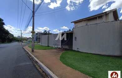 Imagem: O depósito possui 5 Vagas na garagem e 390m² de Área e está