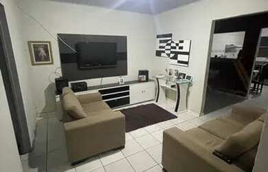 Imagem: A casa possui 3 Dormitórios, 2 Banheiros, 2 Vagas na garagem