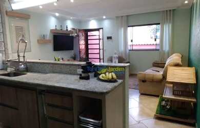 Imagem: A casa possui 3 Dormitórios, 3 Banheiros, 3 Vagas na garagem