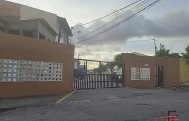 Imagem: A casa possui 2 Dormitórios, 1 Banheiro, 3 Vagas na garagem