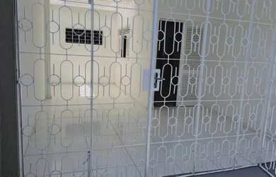 Imagem: A casa possui 2 Dormitórios, 2 Banheiros, 1 Vaga na garagem