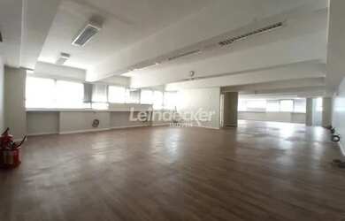 Imagem: O depósito possui 218m² de Área e está localizado em Rio