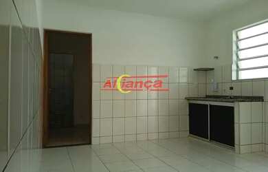 Imagem: A casa possui 4 Dormitórios, 2 Banheiros, 1 Vaga na garagem