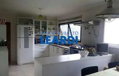 Imagem: O apartamento possui 3 Dormitórios, 3 Banheiros, 2 Vagas na