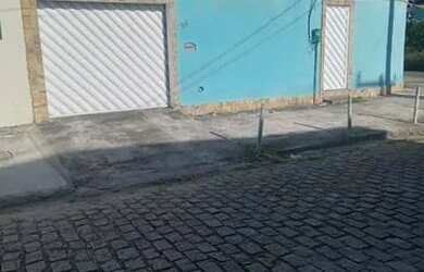 Imagem: A casa possui 1 Dormitório, 1 Banheiro, 1 Vaga na garagem e