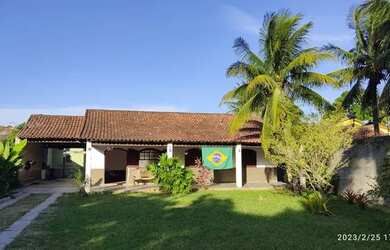 Imagem: A casa possui 3 Dormitórios, 2 Banheiros, 5 Vagas na garagem