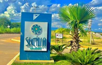 Imagem: A casa em condomínio possui 3 Dormitórios, 2 Banheiros e 2