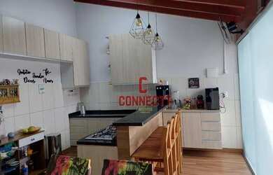 Imagem: A casa possui 4 Dormitórios, 3 Banheiros, 3 Vagas na garagem