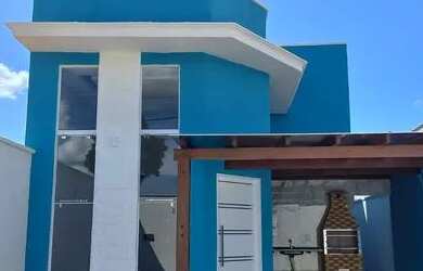 Imagem: A casa possui 2 Dormitórios, 2 Banheiros, 2 Vagas na garagem