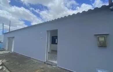 Imagem: A casa possui 3 Dormitórios, 2 Banheiros, 5 Vagas na garagem