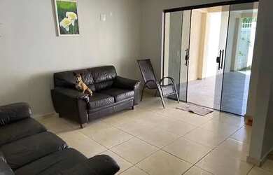 Imagem: A casa possui 2 Dormitórios, 1 Banheiro e está localizado