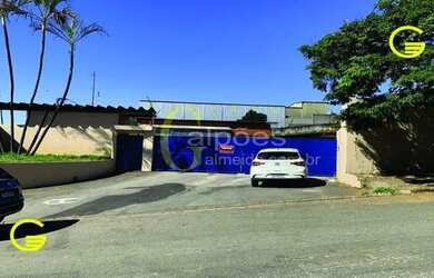 Imagem: O depósito possui 5 Vagas na garagem e 700m² de Área e está