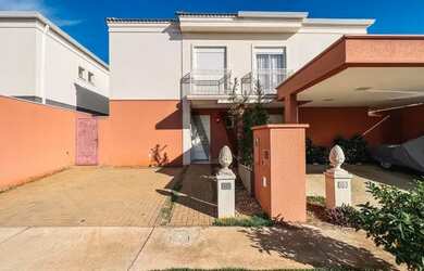 Imagem: A casa em condomínio possui 3 Dormitórios, 2 Banheiros, 2