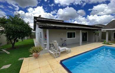 Imagem: A casa em condomínio possui 4 Dormitórios, 5 Banheiros, 5