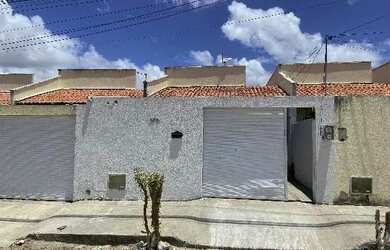 Imagem: A casa possui 2 Dormitórios, 1 Banheiro, 1 Vaga na garagem