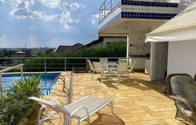 Imagem: A casa em condomínio possui 4 Dormitórios, 5 Banheiros, 4