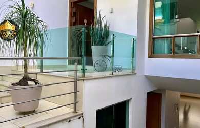 Imagem: A casa possui 4 Dormitórios, 5 Banheiros, 5 Vagas na garagem