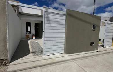 Imagem: A casa possui 2 Dormitórios, 2 Banheiros e está localizado