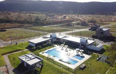 Imagem: O terreno possui 300m² de Área e está localizado em Montes