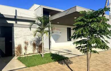 Imagem: A casa em condomínio possui 3 Dormitórios, 2 Banheiros, 2