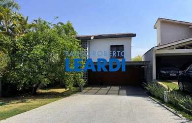 Imagem: A casa em condomínio possui 4 Dormitórios, 4 Banheiros, 4