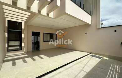 Imagem: A casa possui 3 Dormitórios, 3 Banheiros, 2 Vagas na garagem