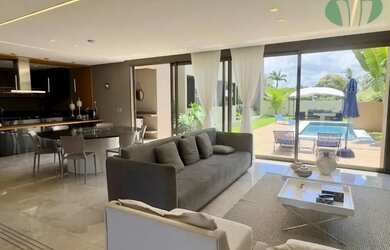 Imagem: A casa em condomínio possui 5 Dormitórios, 5 Banheiros, 3