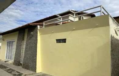 Imagem: A casa possui 4 Dormitórios, 4 Banheiros, 2 Vagas na garagem