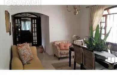 Imagem: A casa possui 3 Dormitórios, 2 Banheiros, 4 Vagas na garagem