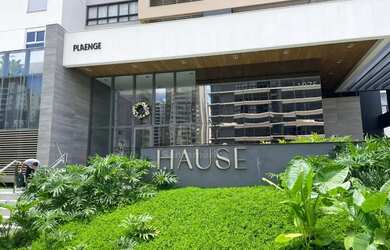 Imagem: O apartamento possui 3 Dormitórios, 1 Banheiro, 2 Vagas na