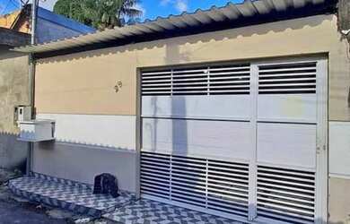 Imagem: A casa possui 3 Dormitórios, 2 Banheiros, 1 Vaga na garagem