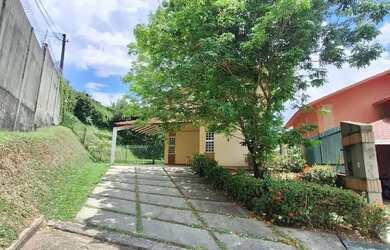 Imagem: A casa possui 3 Dormitórios, 4 Banheiros, 3 Vagas na garagem