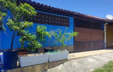 Imagem: A casa possui 2 Dormitórios, 1 Banheiro, 1 Vaga na garagem