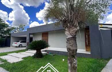 Imagem: A casa em condomínio possui 4 Dormitórios, 5 Banheiros, 2