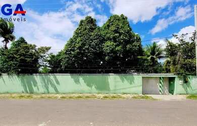 Imagem: A casa possui 4 Dormitórios, 3 Banheiros, 215m² de Área