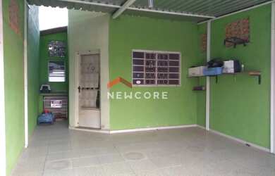 Imagem: A casa possui 2 Dormitórios, 1 Banheiro, 2 Vagas na garagem